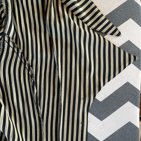 Casual Corner pin stripe blouse, size: M - Picture 7 of 10